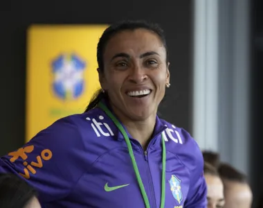 Marta discursa para as colegas de Seleção