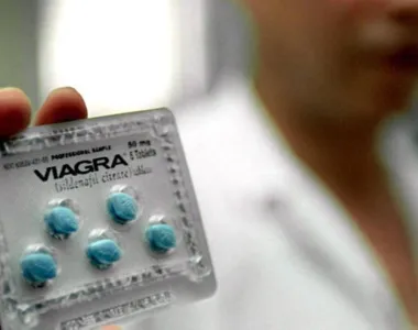 Homem ingeriu grandes quantidades da pílula do viagra