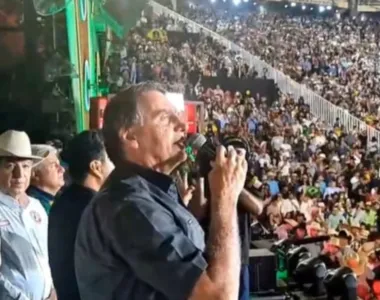 Ex-presidente faz discurso pra geral em Barretos