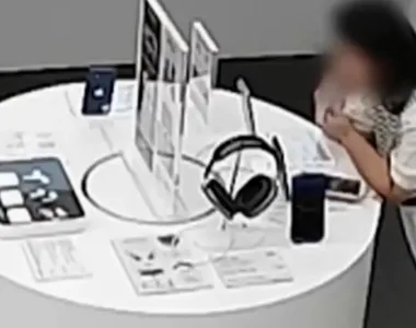 Mulher roeu fio de segurança para roubar o iPhone