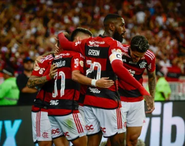 Jogadores do Flamengo comemoram gol