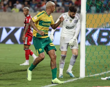 Deyverson comemora gol do Cuiabá
