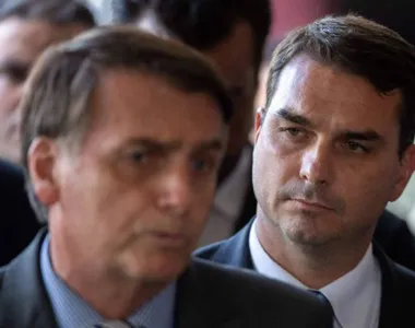 Flavio Bolsonaro parte em defesa do pai com nota de Wajngarten