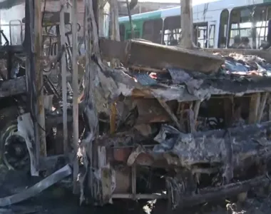 Ônibus incendiado em Castelo Branco é o oitavo em Salvador no ano