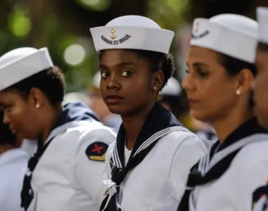 A primeira a desfilar foi a Marinha, seguida do Exército, Aeronáutica e Polícia Militar da Bahia