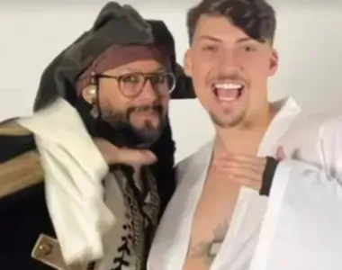 Maciel Carvalho e Jair Renan, piratas em festa a fantasia e suspeitos de 'pirataria' para esconder patrimônio