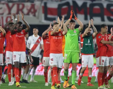 Elenco do Internacional agradece apoio da torcida