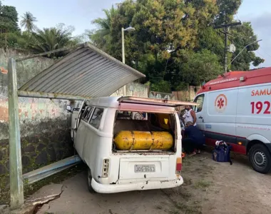 Criança é socorrida pelo Serviço de Atendimento Móvel de Urgência após acidente em Salvador