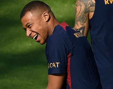 O PSG agora entendeu, definitivamente, que Mbappé está à venda