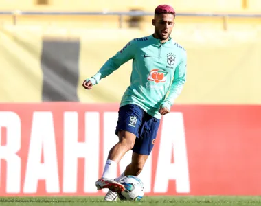 Yan Couto em treino da Seleção Brasileira