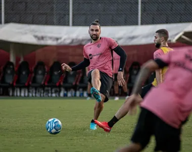 Homem gol do Rubro-Negro, Léo Gamalho está confirmado na partida