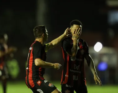 Matheusinho marcou o gol que garantiu os três pontos para o Vitória