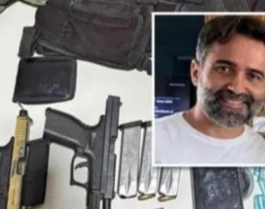 Na ação foram apreendidos duas pistolas, uma delas com seletor de rajada