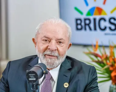 Lula esteve nesta terça-feira na África do Sul para encontro dos BRICS