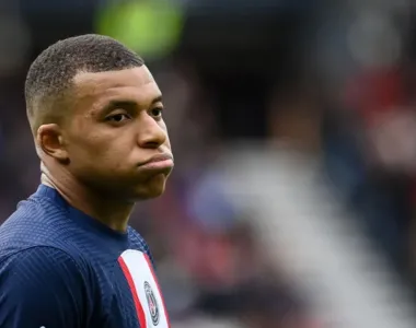 Kylian Mbappé recusou proposta de renovação do PSG, que não aceita perder o atacante de graça