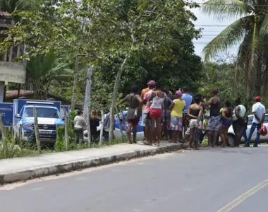 Moradores acompanham trabalho de remoção dos corpos