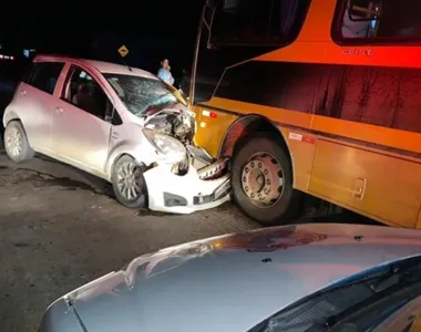 A redução de velocidade de um ônibus ao passar por um quebra-molas influenciou no acidente
