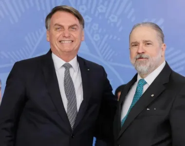 Bolsonaro teve encontros escondidos com Aras