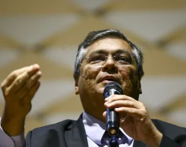 Ministro vai com calma ao falar de prisão de Bolsonaro