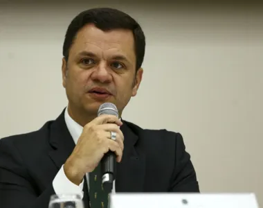 Preso, Anderson Torres tem porte de armas cassado pela PF