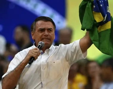Um nome cotado para substituir Bolsonaro é o da ex-primeira-dama Michelle Bolsonaro