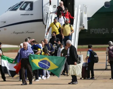 Dos 32 passageiros, 30 são brasileiros e, ainda, há um palestino e uma jordaniana