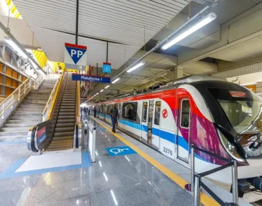 Queda de energia ao redor do país provocou a suspensão do metrô em Salvador