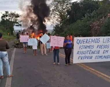 O trânsito no local está bloqueado desde as 4h desta sexta-feira (25)