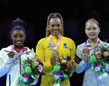 Rebeca, Biles e Yeo formaram o pódio