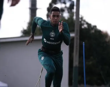 Alef Manga em treino pelo Coritiba no dia 13 de julho: ele já treina no Pafos, no Chipre