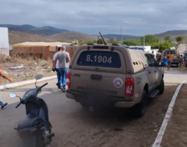 Polícia está no local averiguando o crime