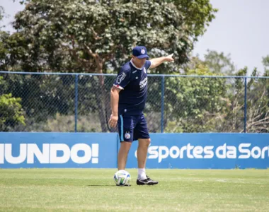 Técnico tenta implantar o seu padrão de jogo no Esquadrão