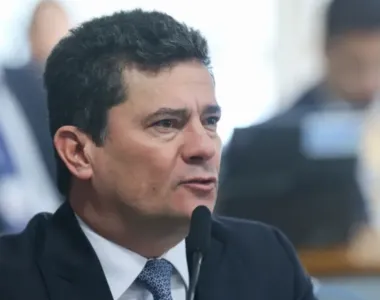 Dentre os alvos de Moro estão os ministros Flávio Dino e Silvio Almeida