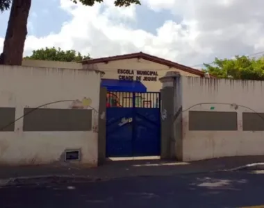 Mais uma escola municipal próxima ao Alto das Pombas está com portas fechadas