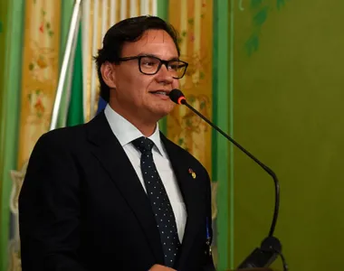 Sosthenes tranquiliza geral após incêndio