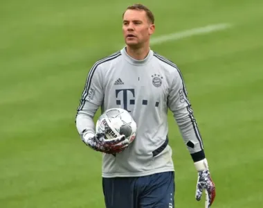 Manuel Neuer havia sofrido uma fratura na perna