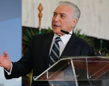 Temer defende Legislação que dê tratamento "adequado" a ex-presidentes