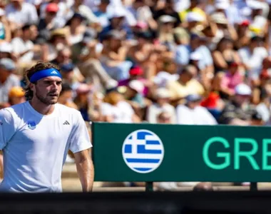 Quinto melhor tenista do mundo, Stefanos Tsitsipas pede ajuda para a Grécia