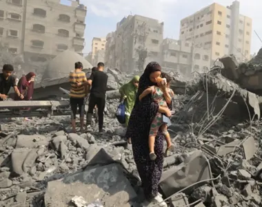 Forças israelenses pressionam por deslocamento