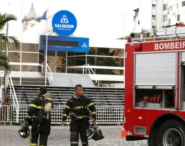 Incêndio atinge sede da Prefeitura de Salvador