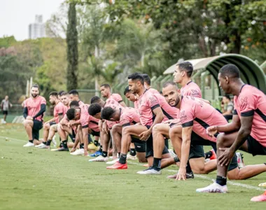 O Vitória encara o Atlético-GO na noite deste domingo (27), em Goiânia