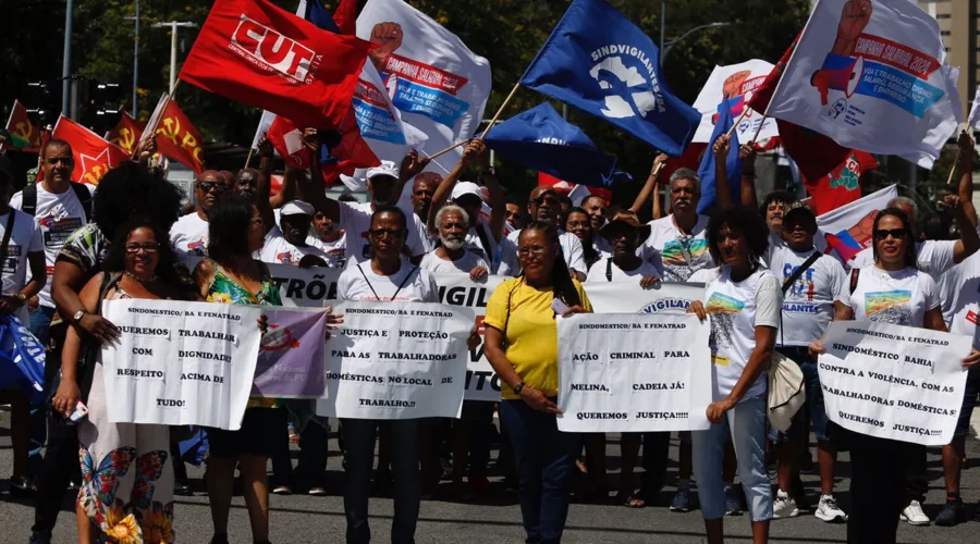 Entidades sociais realizam ato pacífico no desfile do 7 de setembro