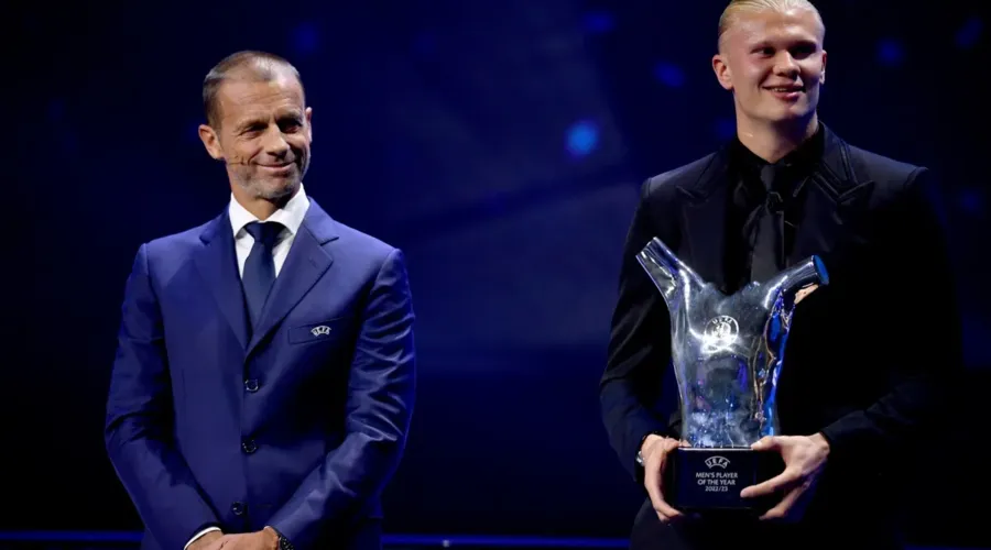 Haaland foi eleito o melhor jogador da temporada pela UEFA