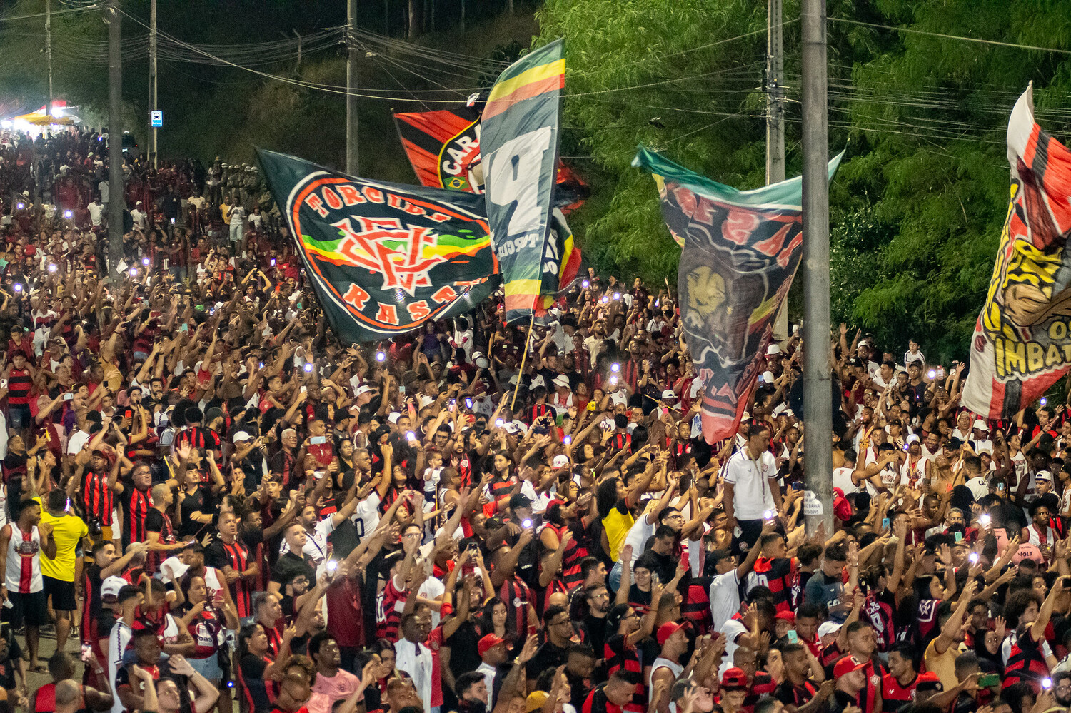 Vitória chega a 98% de chances de acesso e coloca um pé na Série A ...