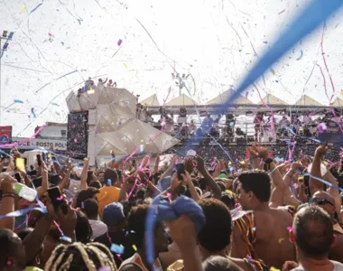 Entre as diversas opções de blocos e camarotes, o Bloco Coruja aparece como a melhor escolha