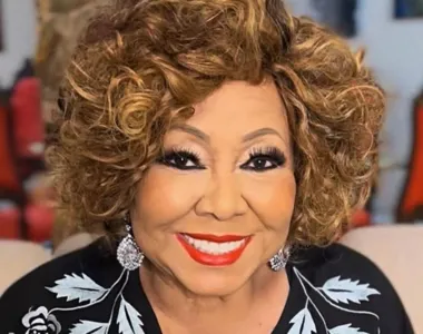 Alcione passa mal em navio de Alexandre Pires