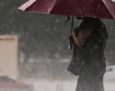 A previsão é que o acumulado de chuva chegue a 100 mm nesses estados