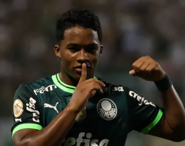 Camisa 9 do Palmeiras quase iguala marca de Ronaldo Fenômeno