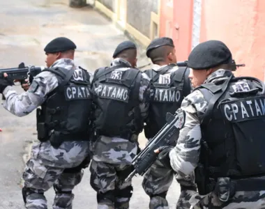 Equipes especializadas da PM estão na região