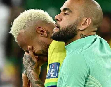 Neymar Jr e Daniel Alves já atuaram juntos diversas vezes